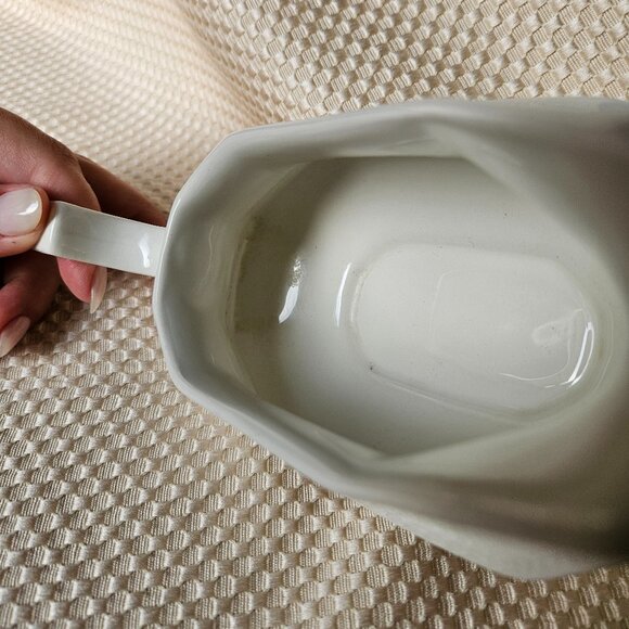 Johnson Brothers -‎ Vintage Plain White Gravy Boat with Dish - Made in England - Picture 10 of 15